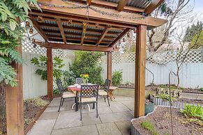 6 Mi to Downtown: Walkable Seattle Home w/ Hot Tub