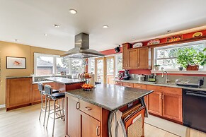 6 Mi to Downtown: Walkable Seattle Home w/ Hot Tub
