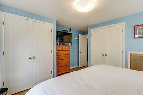 6 Mi to Downtown: Walkable Seattle Home w/ Hot Tub