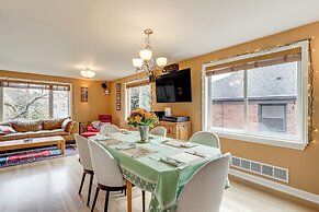 6 Mi to Downtown: Walkable Seattle Home w/ Hot Tub