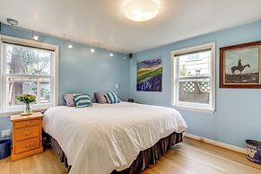6 Mi to Downtown: Walkable Seattle Home w/ Hot Tub
