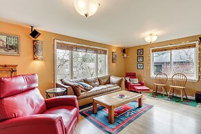 6 Mi to Downtown: Walkable Seattle Home w/ Hot Tub