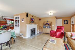 6 Mi to Downtown: Walkable Seattle Home w/ Hot Tub