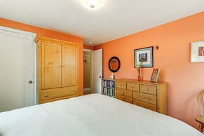 6 Mi to Downtown: Walkable Seattle Home w/ Hot Tub