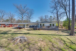 11 Mi to Dtwn Atlanta: Conley Home w/ Yard