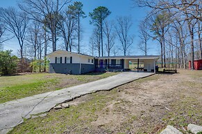 11 Mi to Dtwn Atlanta: Conley Home w/ Yard