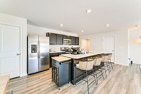 < 6 Mi to Uptown Charlotte: Bright Home w/ Yard