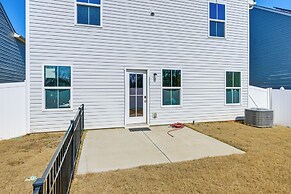 < 6 Mi to Uptown Charlotte: Bright Home w/ Yard