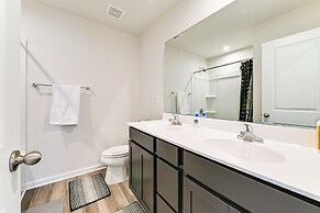 < 6 Mi to Uptown Charlotte: Bright Home w/ Yard