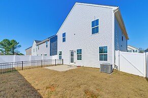 < 6 Mi to Uptown Charlotte: Bright Home w/ Yard