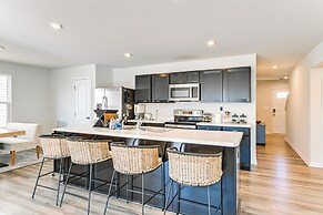 < 6 Mi to Uptown Charlotte: Bright Home w/ Yard