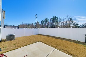 < 6 Mi to Uptown Charlotte: Bright Home w/ Yard