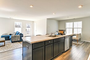 < 6 Mi to Uptown Charlotte: Bright Home w/ Yard