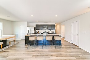 < 6 Mi to Uptown Charlotte: Bright Home w/ Yard