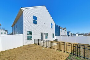 < 6 Mi to Uptown Charlotte: Bright Home w/ Yard