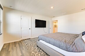 < 6 Mi to Uptown Charlotte: Bright Home w/ Yard