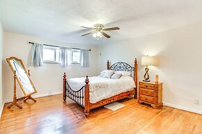 6 Mi to Unm: Albuquerque Family Abode w/ Views!