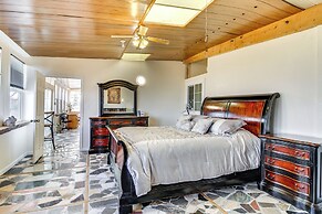 6 Mi to Unm: Albuquerque Family Abode w/ Views!