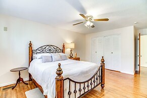 6 Mi to Unm: Albuquerque Family Abode w/ Views!