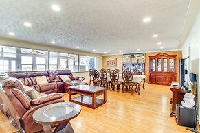 6 Mi to Unm: Albuquerque Family Abode w/ Views!