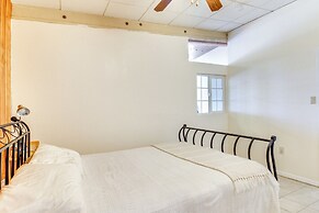 6 Mi to Unm: Albuquerque Family Abode w/ Views!