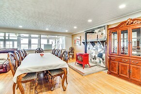 6 Mi to Unm: Albuquerque Family Abode w/ Views!