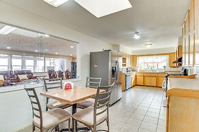 6 Mi to Unm: Albuquerque Family Abode w/ Views!