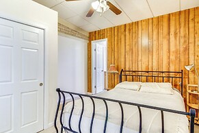 6 Mi to Unm: Albuquerque Family Abode w/ Views!