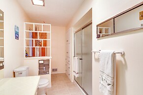 6 Mi to Unm: Albuquerque Family Abode w/ Views!