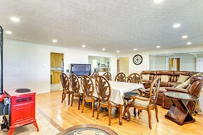 6 Mi to Unm: Albuquerque Family Abode w/ Views!