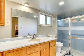 6 Mi to Unm: Albuquerque Family Abode w/ Views!