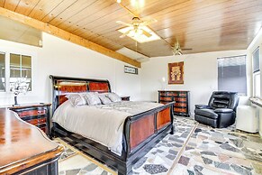 6 Mi to Unm: Albuquerque Family Abode w/ Views!