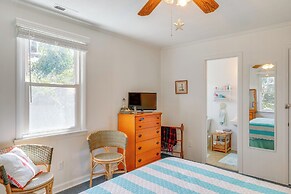 1 Mi to Avalon Pier: Charming Coastal Cottage!