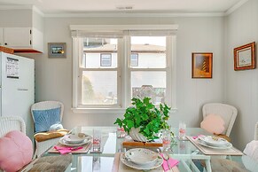 1 Mi to Avalon Pier: Charming Coastal Cottage!