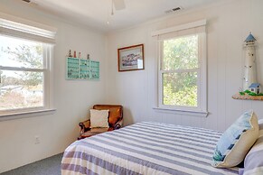 1 Mi to Avalon Pier: Charming Coastal Cottage!