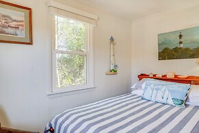 1 Mi to Avalon Pier: Charming Coastal Cottage!