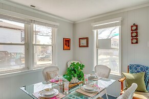 1 Mi to Avalon Pier: Charming Coastal Cottage!