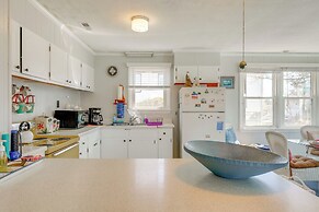 1 Mi to Avalon Pier: Charming Coastal Cottage!