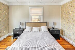 Walk to Dtwn Hudson: Cozy Upstate Apartment