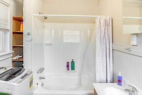 Walk to Dtwn Hudson: Cozy Upstate Apartment