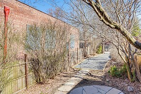 Walk to Dtwn Hudson: Cozy Upstate Apartment
