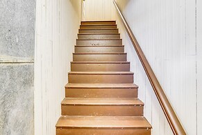 Walk to Dtwn Hudson: Cozy Upstate Apartment