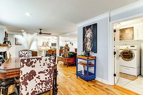 2 Mi to Historic Horse District: Dog-friendly Home