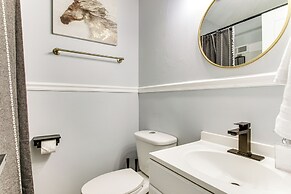 2 Mi to Historic Horse District: Dog-friendly Home