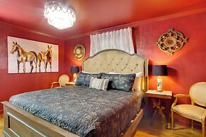 2 Mi to Historic Horse District: Dog-friendly Home