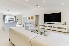 3 Mi to Beach: Pet-friendly Home in Port Charlotte