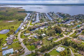 Fishing Paradise: Lake Poinsett Home w/ Deck!