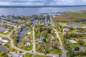 Fishing Paradise: Lake Poinsett Home w/ Deck!