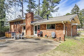 2 Mi to Airport: College Park Home w/ Grill!