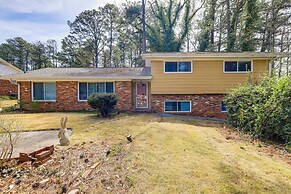 2 Mi to Airport: College Park Home w/ Grill!